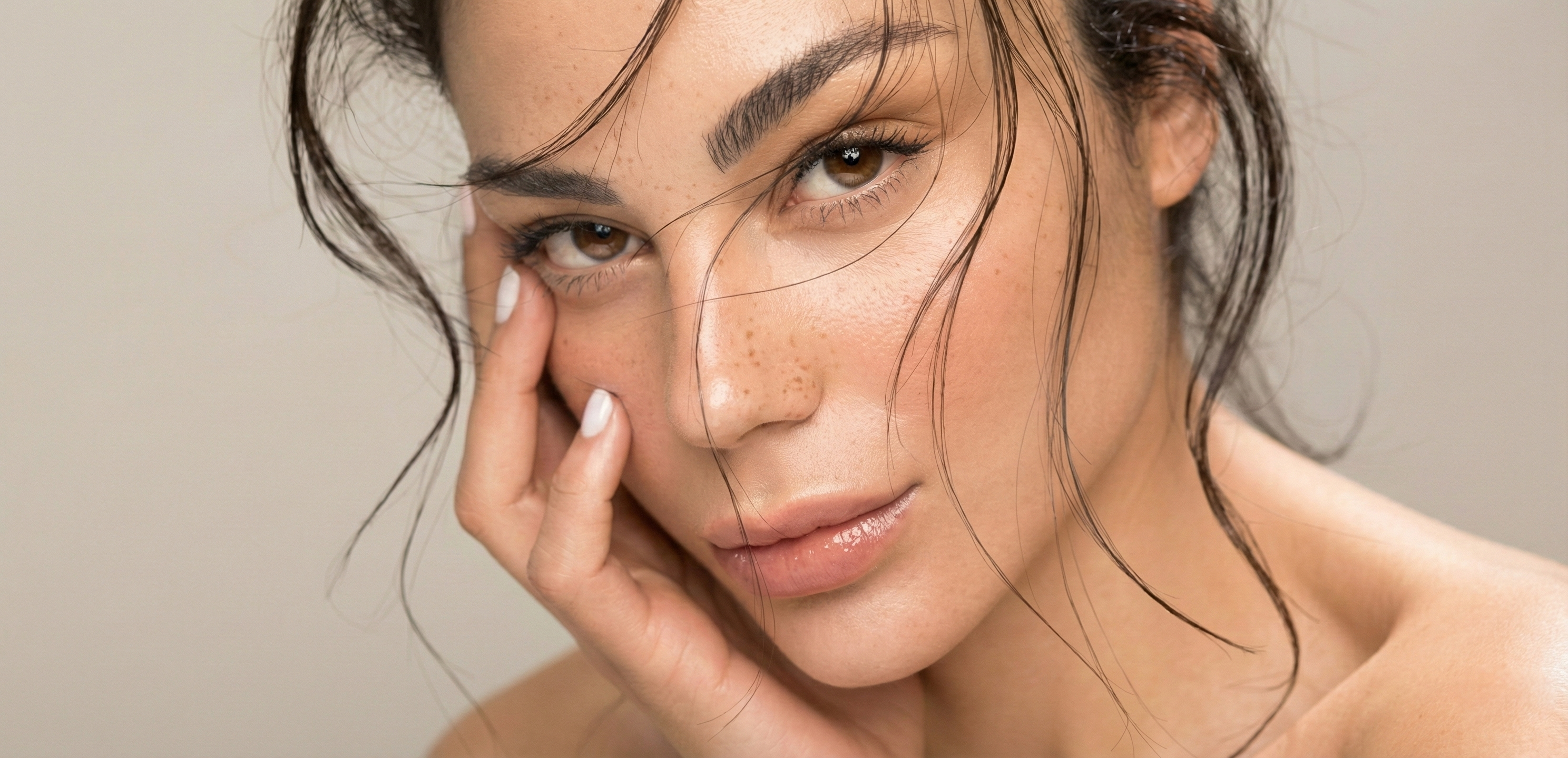 ภาพลักษณ์ของผู้หญิงอิสระ: ความมั่นใจ เสน่ห์ และพลังจากภายใน