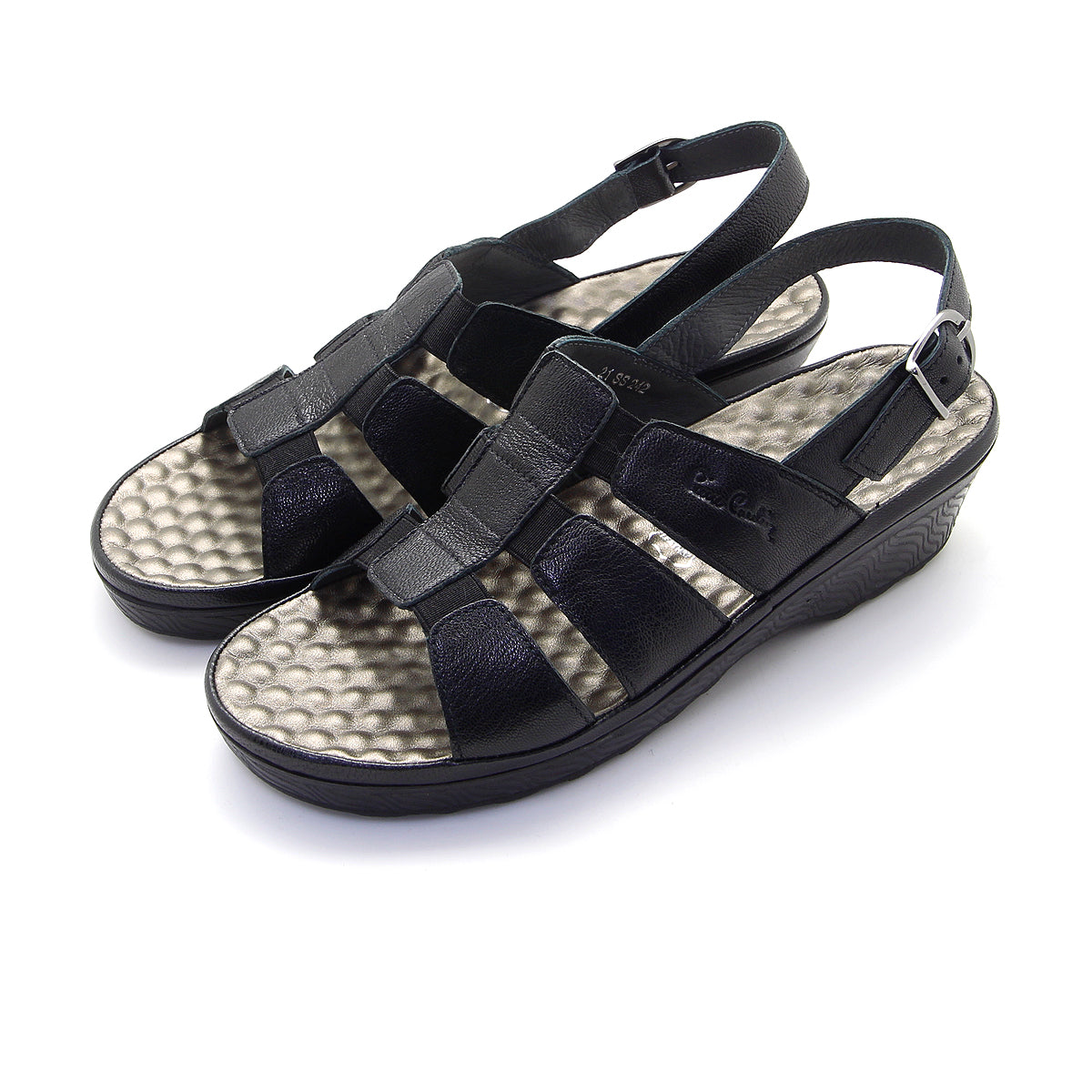 Pierre Cardin รองเท้าผู้หญิง รองเท้าแตะแบบลำลองหญิง รองเท้าส้นแบนแบบรัดส้น นุ่มสบาย ผลิตจากหนังแท้ สีบรอนซ์ทอง ไซส์ 21SS242