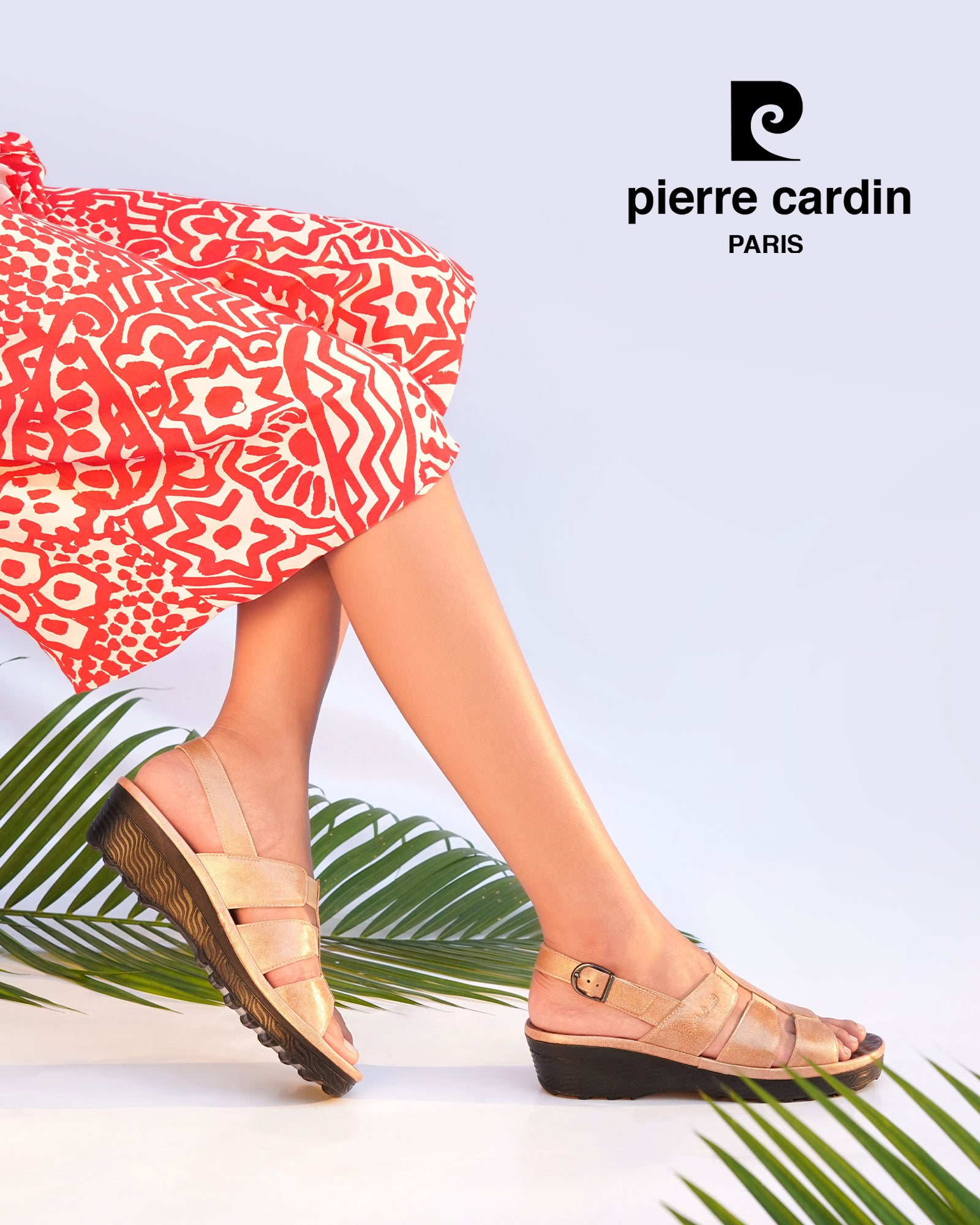 Pierre Cardin รองเท้าผู้หญิง รองเท้าแตะแบบลำลองหญิง รองเท้าส้นแบนแบบรัดส้น นุ่มสบาย ผลิตจากหนังแท้ สีบรอนซ์ทอง ไซส์ 21SS242