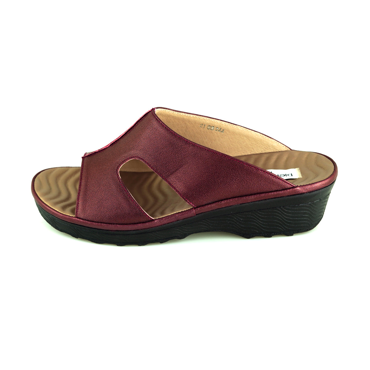 Pierre Cardin รองเท้าแตะผู้หญิง หนังแท้ นุ่มสบาย ทรงสวม/มีหู สี น้ำตาลอ่อน รุ่น 21SS244