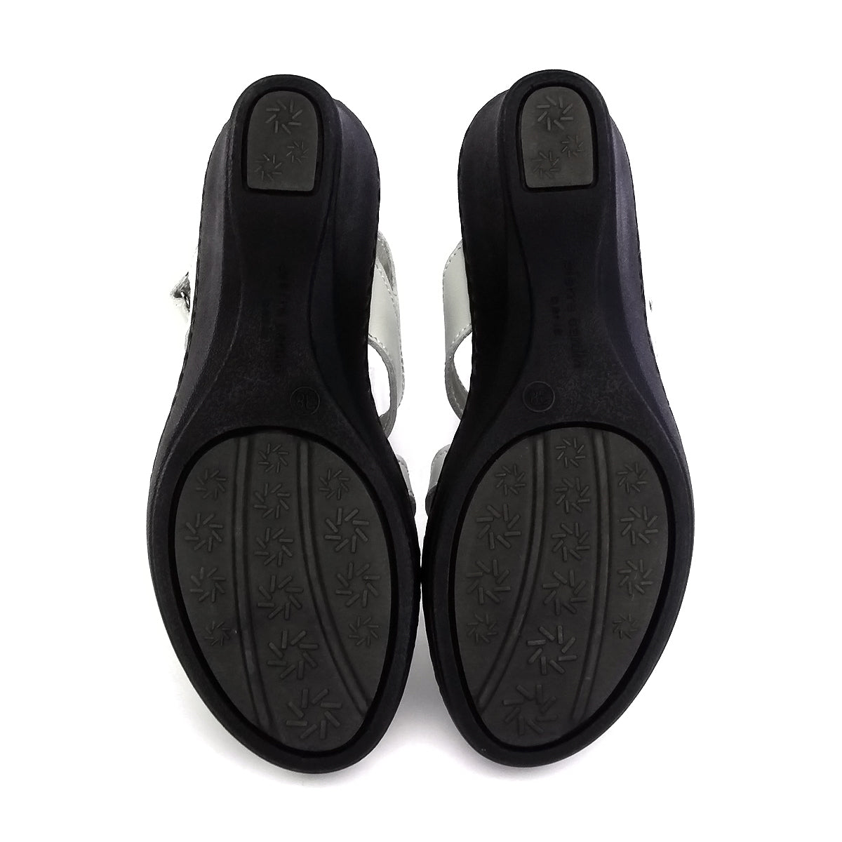 Pierre Cardin รองเท้าผู้หญิง รองเท้าแตะ อื่นๆ นุ่มสบาย ผลิตจากหนังแท้ สีขาว รุ่น 22SS669