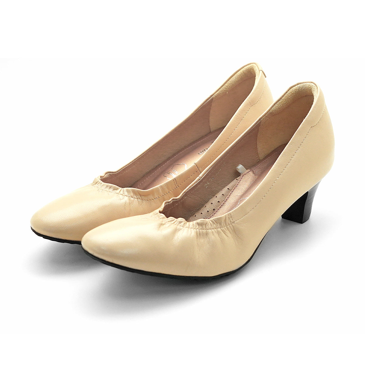 Pierre Cardin รองเท้าผู้หญิง รองเท้าส้นสูง รองเท้าส้นสูงทรง Pump นุ่มสบาย ผลิตจากหนังแท้ สีดำเงา รุ่น 24SD323