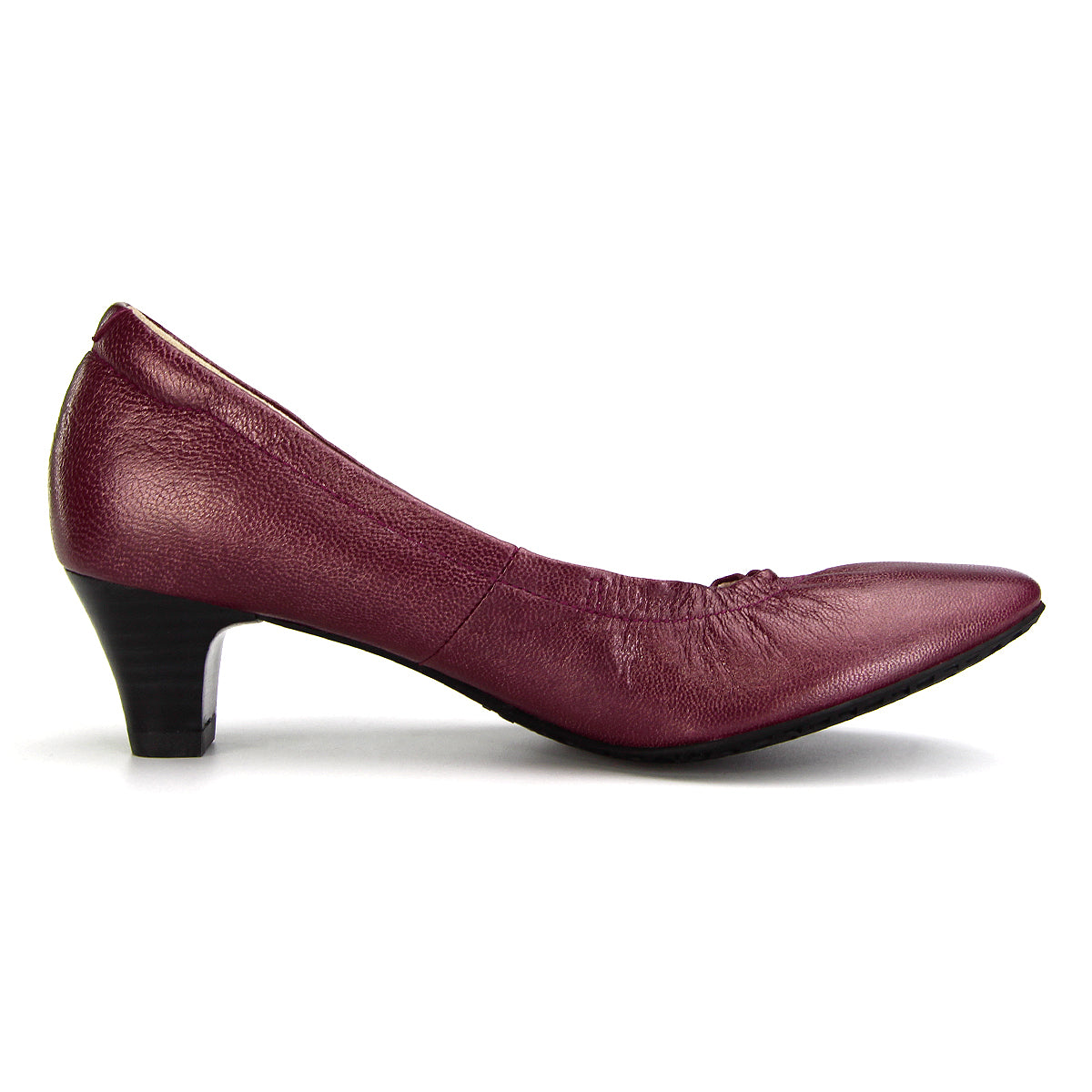 Pierre Cardin รองเท้าผู้หญิง รองเท้าส้นสูง รองเท้าส้นสูงทรง Pump นุ่มสบาย ผลิตจากหนังแท้ สีดำเงา รุ่น 24SD323