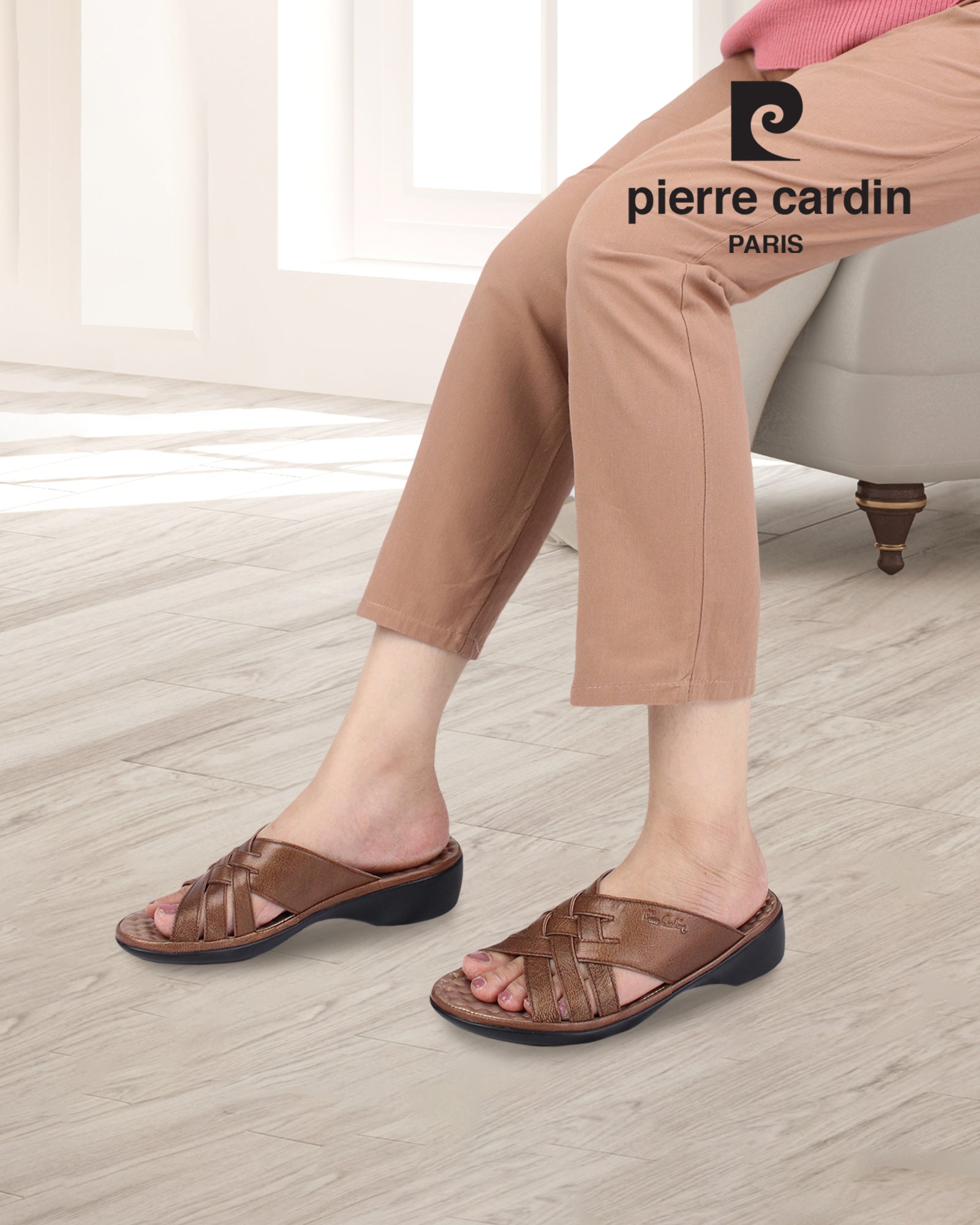 Pierre Cardin รองเท้าผู้หญิง รองเท้าแตะแบบลำลองหญิง รองเท้าส้นแบนแบบรัดส้น นุ่มสบาย ผลิตจากหนังแท้ ไซส์ 28SS158