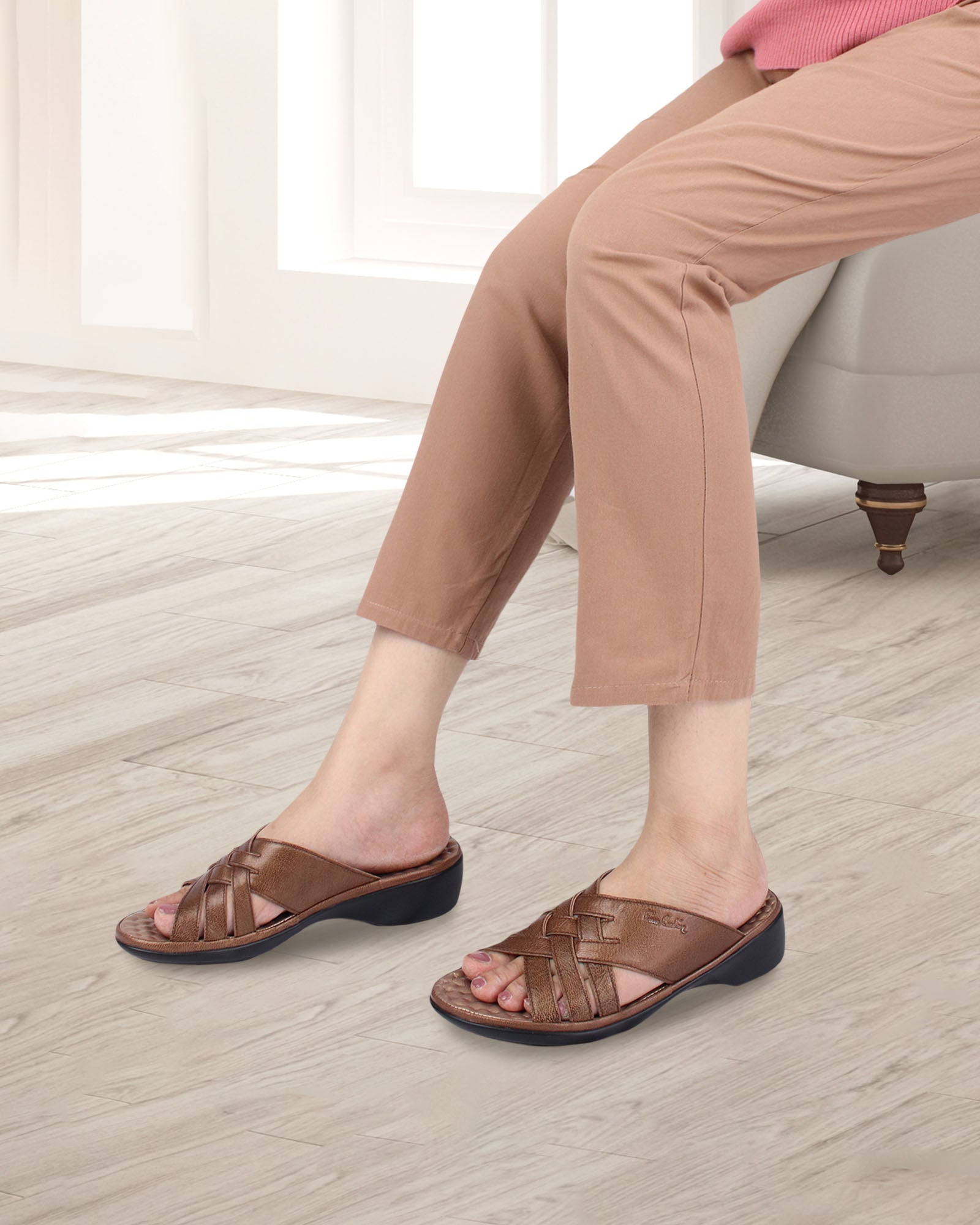 Pierre Cardin รองเท้าผู้หญิง รองเท้าแตะแบบลำลองหญิง รองเท้าส้นแบนแบบรัดส้น นุ่มสบาย ผลิตจากหนังแท้ ไซส์ 28SS158