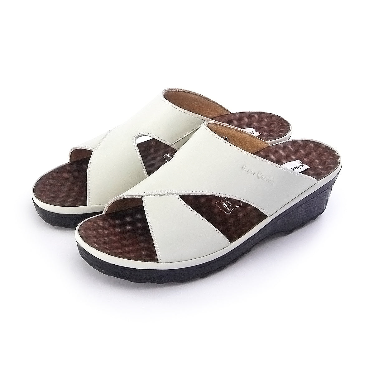 Pierre Cardin รองเท้าแตะผู้หญิง หนังแท้ นุ่มสบาย ทรงสวม/มีหู สีขาว รุ่น 26SS409