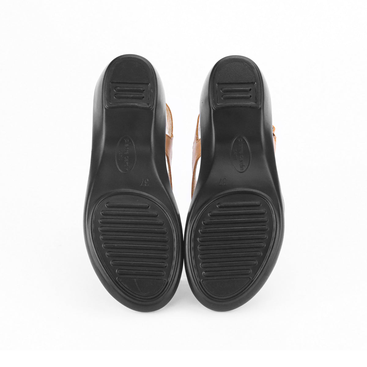 Pierre Cardin รองเท้าผู้หญิง รองเท้าแตะแบบลำลองหญิง รองเท้าส้นแบนแบบรัดส้น นุ่มสบาย ผลิตจากหนังแท้ สีแดง ไซส์ 36 37 38 39 40 รุ่น 27WS445