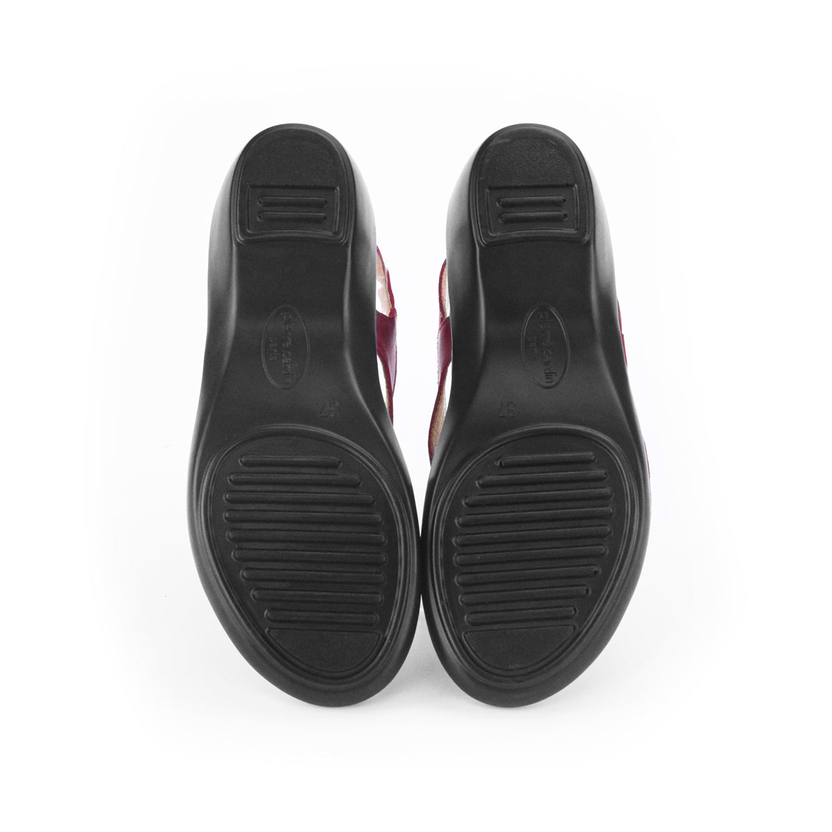 Pierre Cardin รองเท้าผู้หญิง รองเท้าแตะแบบลำลองหญิง รองเท้าส้นแบนแบบรัดส้น นุ่มสบาย ผลิตจากหนังแท้ สีแดง ไซส์ 36 37 38 39 40 รุ่น 27WS445