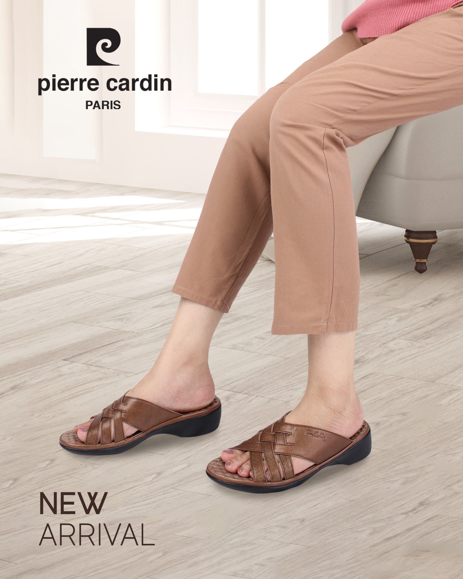 Pierre Cardin รองเท้าผู้หญิง รองเท้าแตะแบบลำลองหญิง รองเท้าส้นแบนแบบรัดส้น นุ่มสบาย ผลิตจากหนังแท้ ไซส์ 28SS158