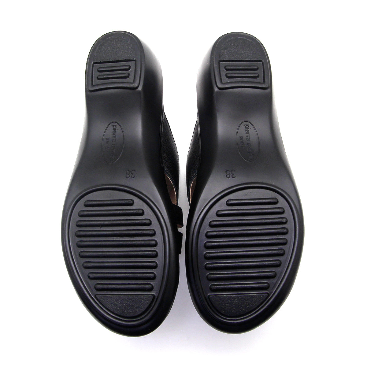 Pierre Cardin รองเท้าผู้หญิง รองเท้าแตะแบบลำลองหญิง รองเท้าส้นแบนแบบรัดส้น นุ่มสบาย ผลิตจากหนังแท้ ไซส์ 28SS158