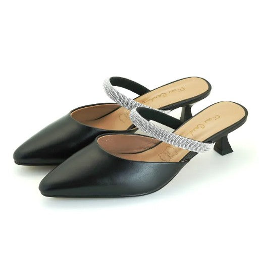 Pierre Cardin รองเท้าผู้หญิง รองเท้าส้นสูง รองเท้าส้นสูงแบบเปิดส้น นุ่มสบาย ผลิตจากหนังแท้ สีดำ รุ่น 53AD152