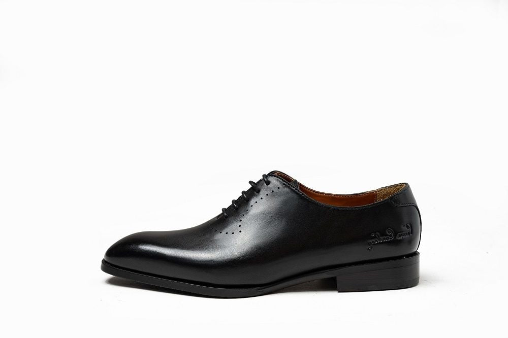 รองเท้าหนังผู้ชาย Pierre Cardin ทรง Wholecut Oxford หนังวัวแท้ พื้นเย็บหนังทำมือ ดีไซน์ขัดเงาหรูหรา รุ่น 365