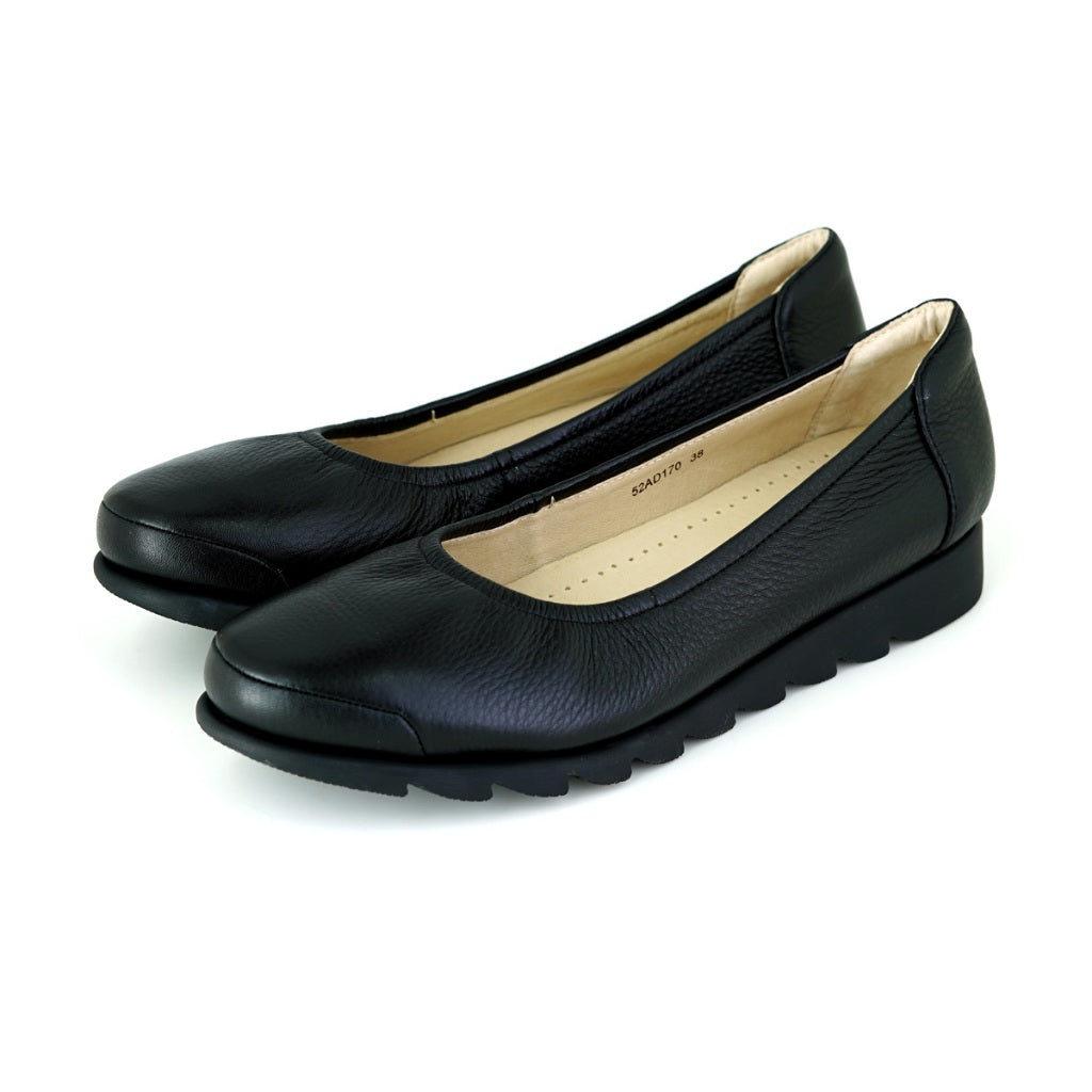 Pierre Cardin รองเท้าคัทชูผู้หญิง ส้นแบน นุ่มสบาย ผลิตจากหนังแท้ รุ่น 52AD170