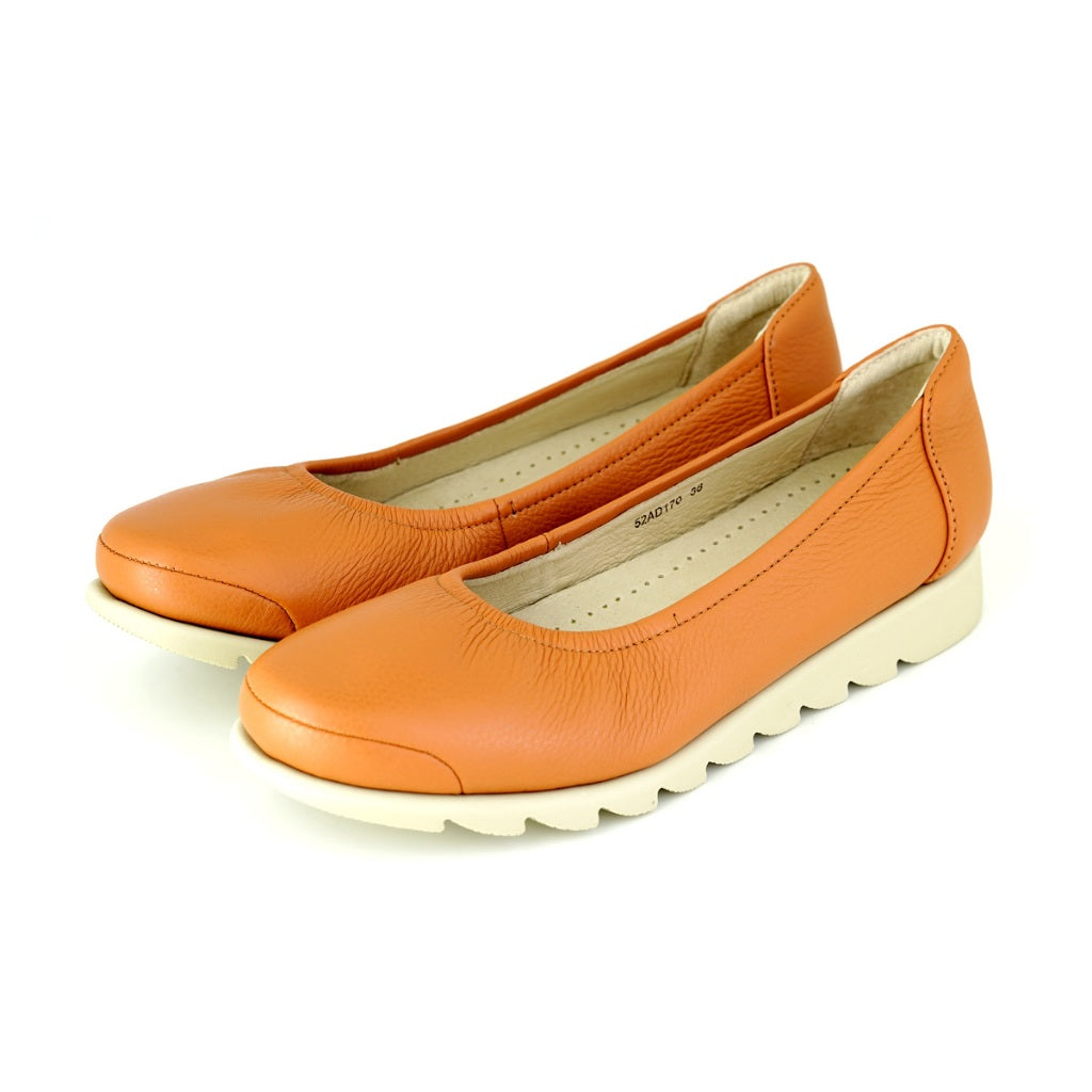 Pierre Cardin รองเท้าคัทชูผู้หญิง ส้นแบน นุ่มสบาย ผลิตจากหนังแท้ รุ่น 52AD170