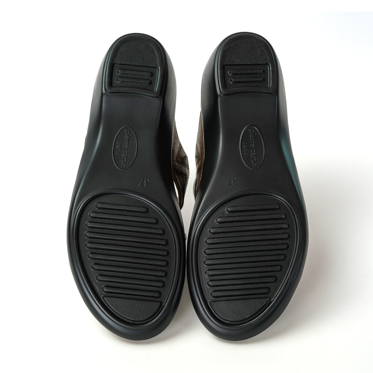 Pierre Cardin รองเท้าแตะผู้หญิง เพื่อสุขภาพ นุ่มสบาย ผลิตจากหนังแท้ สีเทา รุ่น 23SS294