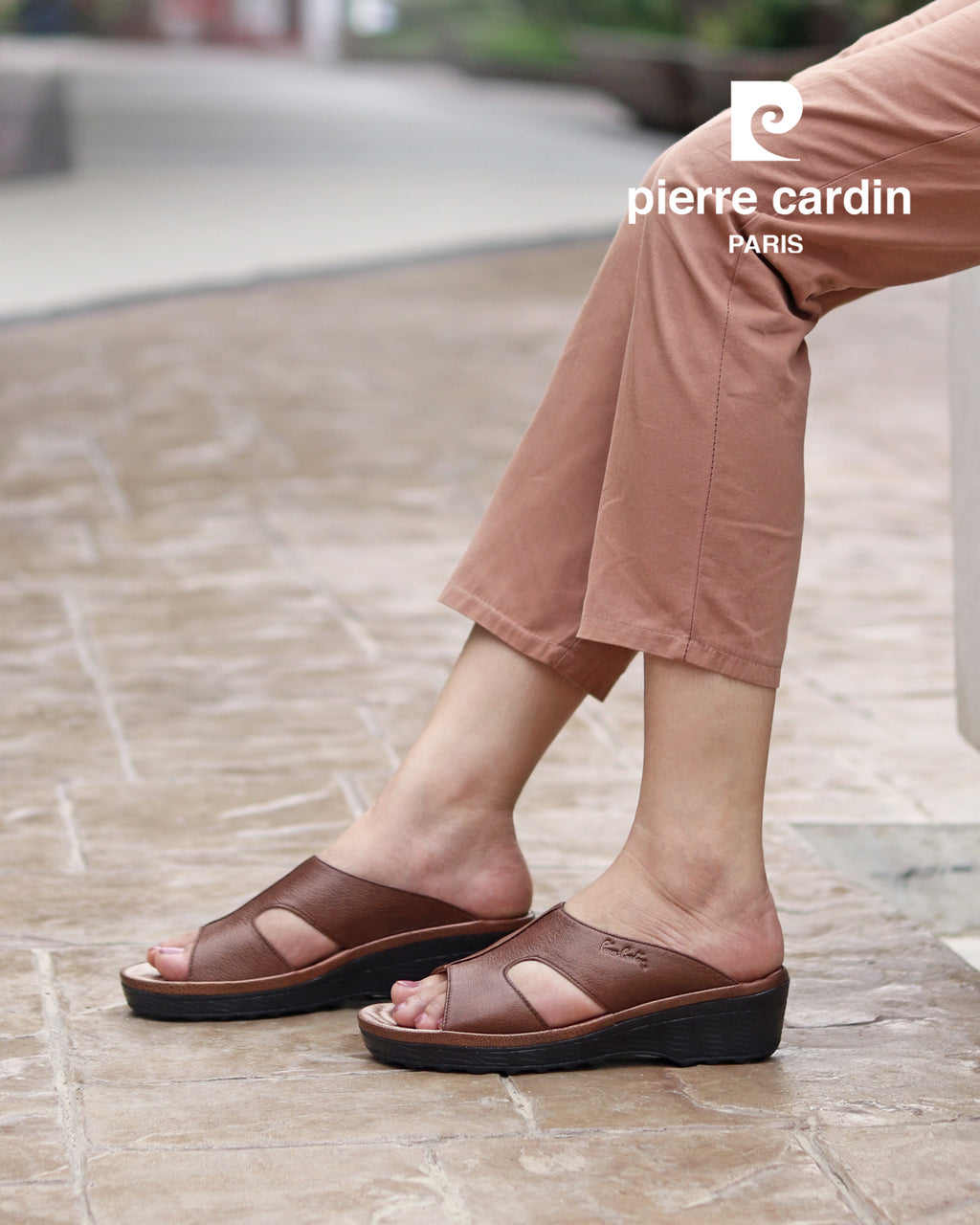 Pierre Cardin အမျိုးသမီးခြေနင်း၊ စစ်မှန်သောသားရေ၊ နူးညံ့ပြီး သက်တောင့်သက်သာရှိသော၊ ကြိုးများပါသော စတိုင်လ်၊ အညိုဖျော့ဖျော့၊ မော်ဒယ် 21SS244 