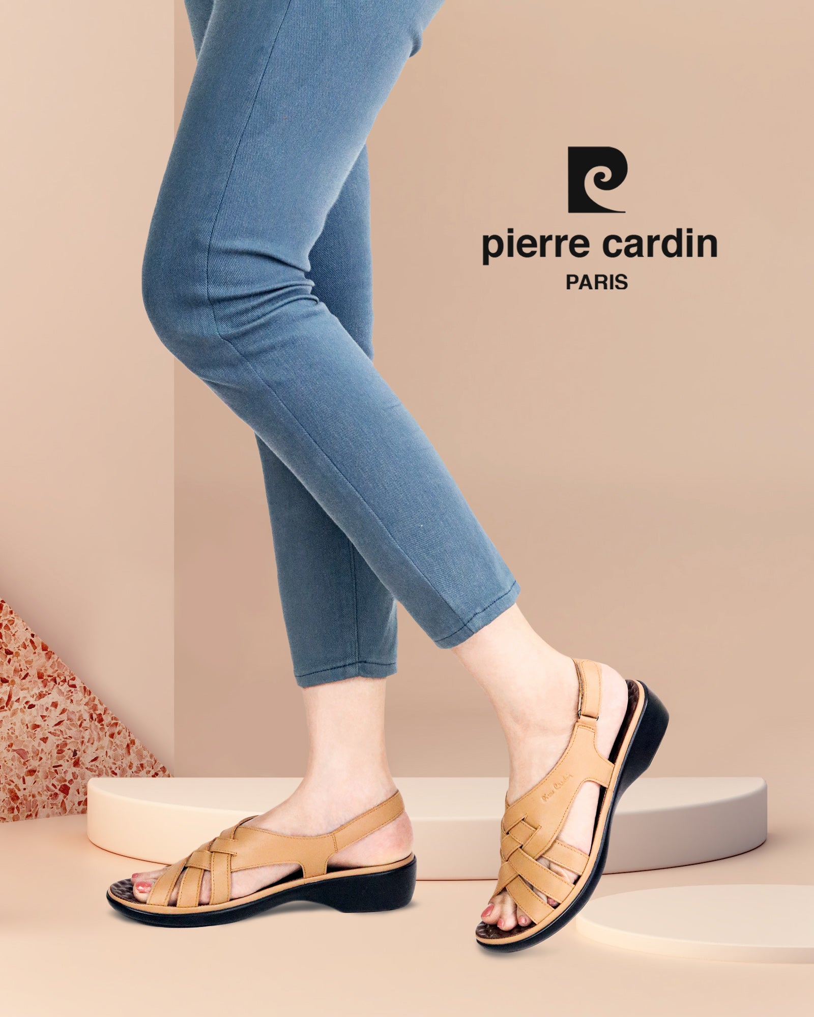 Pierre Cardin รองเท้าผู้หญิง รองเท้าแตะแบบลำลองหญิง รองเท้าส้นแบนแบบรัดส้น นุ่มสบาย ผลิตจากหนังแท้ สีแดง ไซส์ 36 37 38 39 40 รุ่น 27WS445