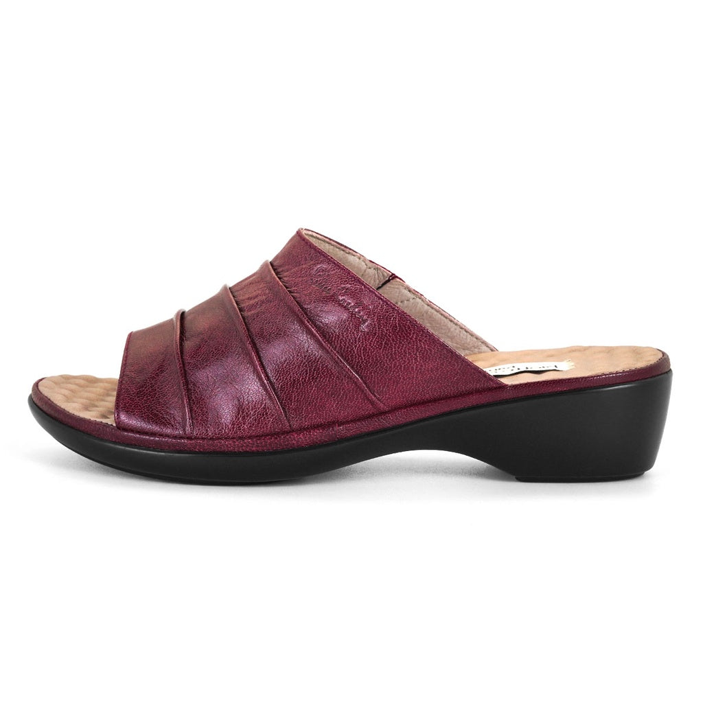 [Size 36-41] Pierre Cardin รองเท้าแตะผู้หญิง เพื่อสุขภาพ นุ่มสบาย ผลิตจากหนังแท้ สีแดงเบอรี่  รุ่น 20SS230