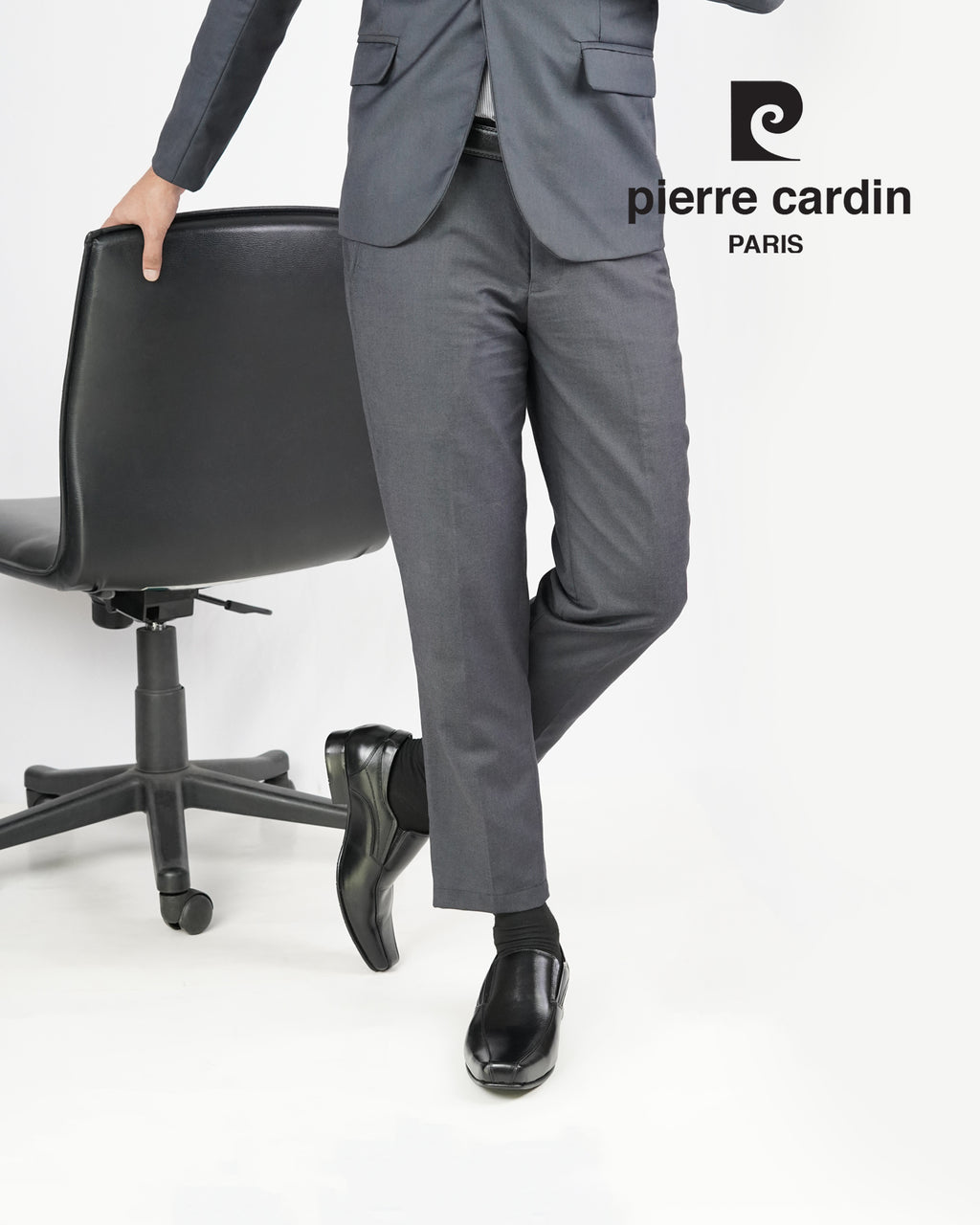 Pierre Cardin အမျိုးသားဖိနပ်၊ တရားဝင်ဖိနပ်၊ ပုံမှန်ဖိနပ်၊ နူးညံ့ပြီး သက်တောင့်သက်သာရှိသော၊ စစ်မှန်သောသားရေ၊ အနက်ရောင်၊ အရွယ်အစား 80TD117 
