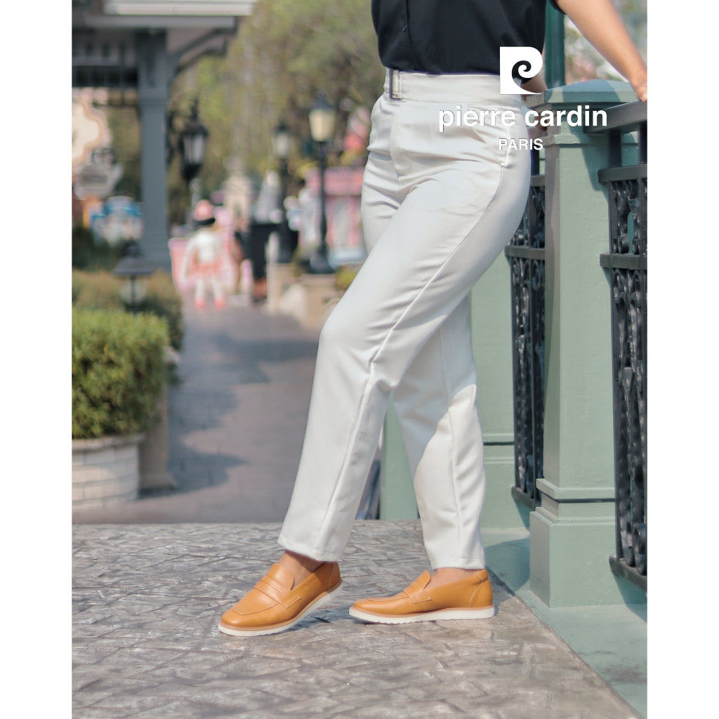 Pierre Cardin รองเท้าคัทชูผู้หญิง ส้นแบน นุ่มสบาย ผลิตจากหนังแท้ สีน้ำตาลอ่อน รุ่น 32TC134